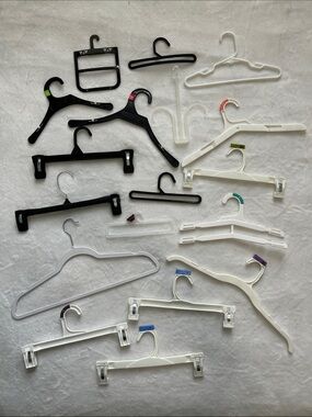 18 Versatile Plastic Hangers